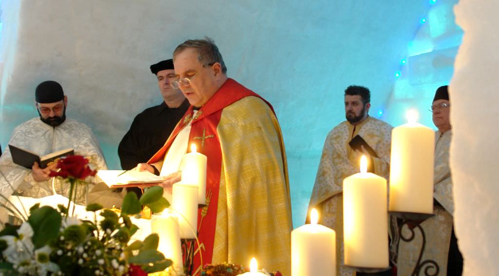 Sâmbătă se sfinţește Biserica de Gheaţă de la Bâlea Lac