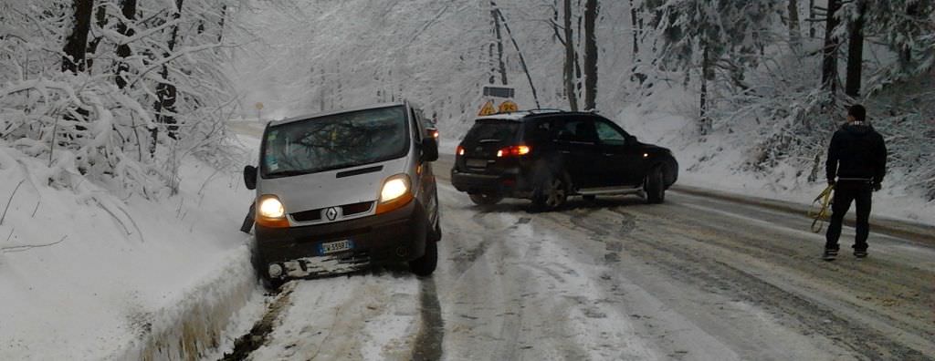 Cum se circulă în județ: Drumuri acoperite de zăpadă spre Păltiniș, Bâlea și în Mărginimea Sibiului