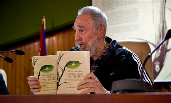 fidel castro revine în public la havana pentru a lansa noua carte de memorii