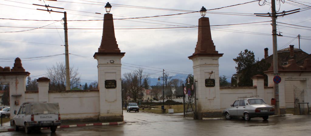 modernizări în cimitirul eroilor şi cimitirul municipal în valoare de aproape 500.000 de lei