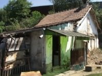 video: trăiesc cu teama că va cădea casa pe ei – vezi de ce!