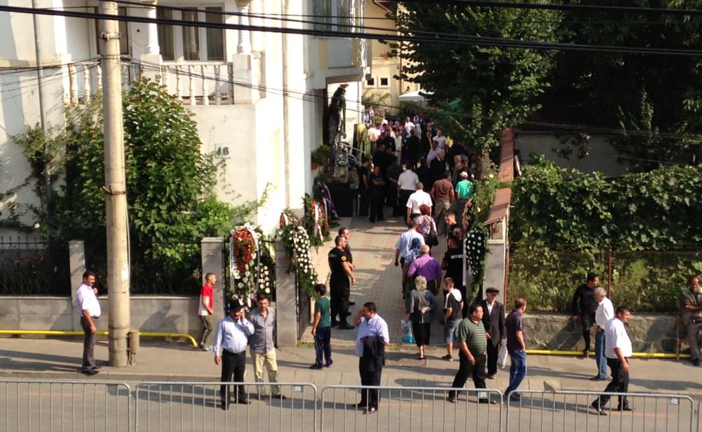 LIVE - VIDEO Vezi în direct de la funeraliile lui Florin Cioabă. Programul oficial!