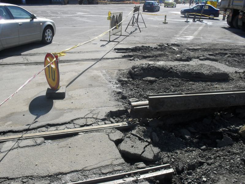 Au început lucrările la colectorul care va transporta apa uzătă din Rășinari spre Sibiu. Se sapă pe Calea Dumbrăvii