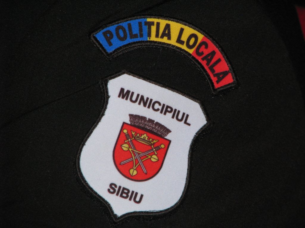 Bărbatul înjunghiat în stradă, în noaptea de duminică spre luni, este poliţist local de aproximativ 6 ani de zile