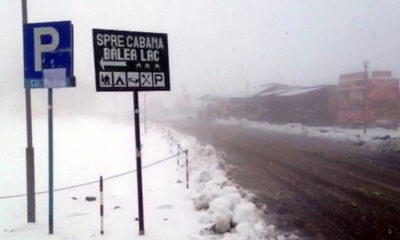 ninge la bâlea! pe transfăgărăşan se intervine cu două utilaje de deszăpezire