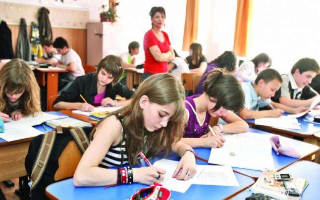 procurorii si judecatorii vor preda educatie civica elevilor intre 6 si 18 ani!