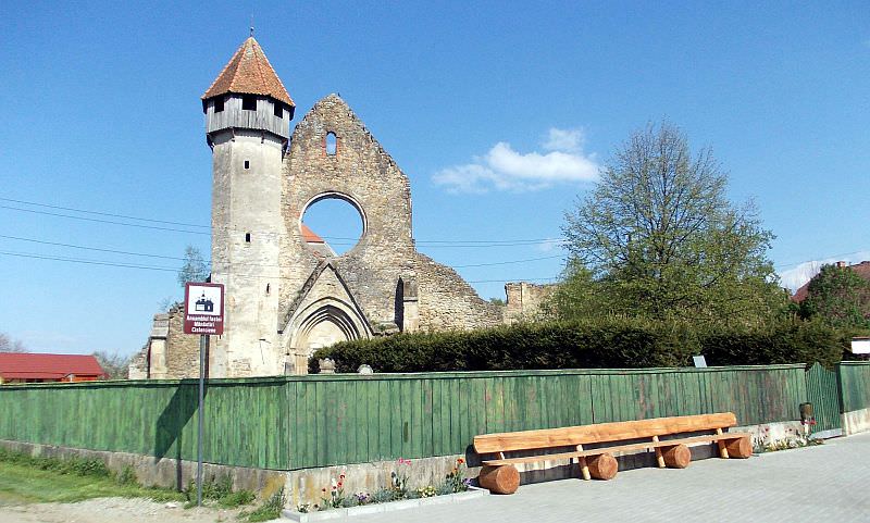 Gafă monumentală a Ministerului Turismului. A inclus eronat abația cisterciană de la Cârța pe lista monumentelor UNESCO din România!