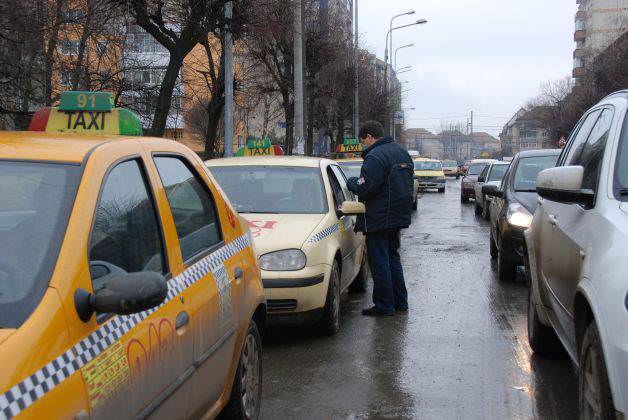 un taximetrist din bucuresti a fost retinut dupa ce a talharit doi cetateni straini!