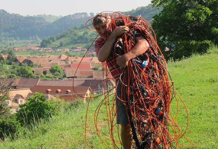 foto abuzuri de nedescris ale companiei lui ovidiu tender la moșna. exploratorii gazelor de șist au invadat ilegal terenurile oamenilor