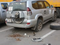 foto prima oră: 17 maşini aparţinând prospecţiuni sa au fost găsite cu cauciucurile tăiate