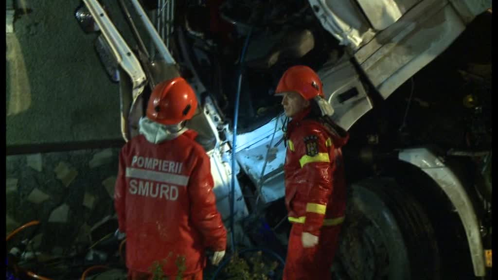 accident pe a1 în apropiere de săliște. patru persoane sunt rănite