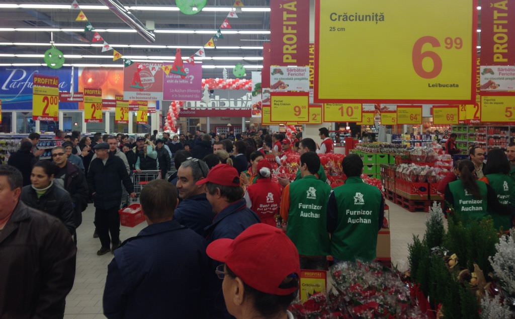 video foto cum a fost la deschiderea auchan sibiu. gestul făcut de angajați o să te uimească!