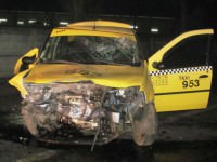 FOTO VIDEO ASEARĂ: Un taximetrist a fost spulberat într-un accident rutier, la Sibiu