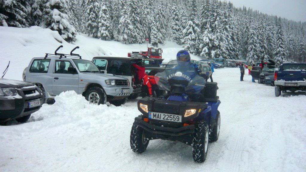 trei mașini din sibiu înzăpezite pe transalpina la oașa. jandarmii au intervenit!