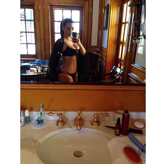 kim kardashian a slabit 22 de kilograme dupa nastere. iata ce bine arata!