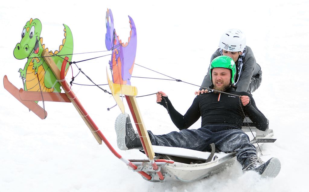 video concurs de ski în piscină la arena platoș. uite cum a fost anul trecut!