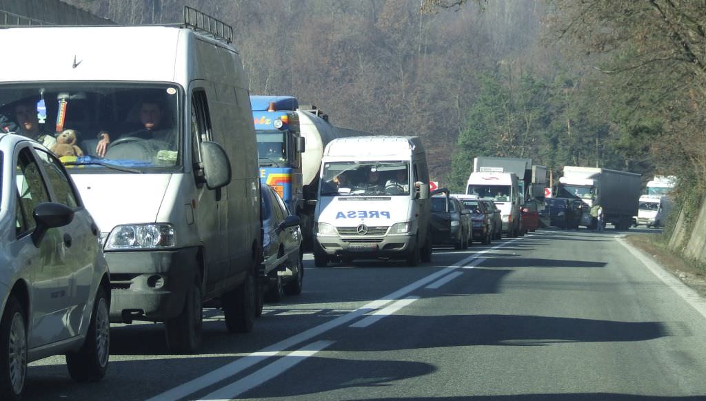 trafic îngreunat pe valea oltului între robești și balota