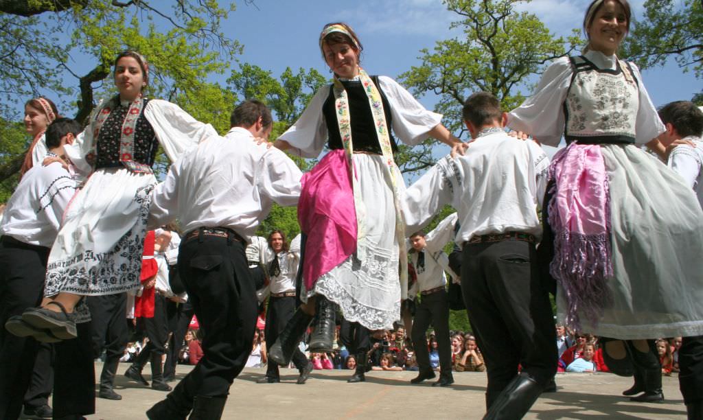 centrul sibiului animat în weekend de o super paradă a saşilor la „maifest”