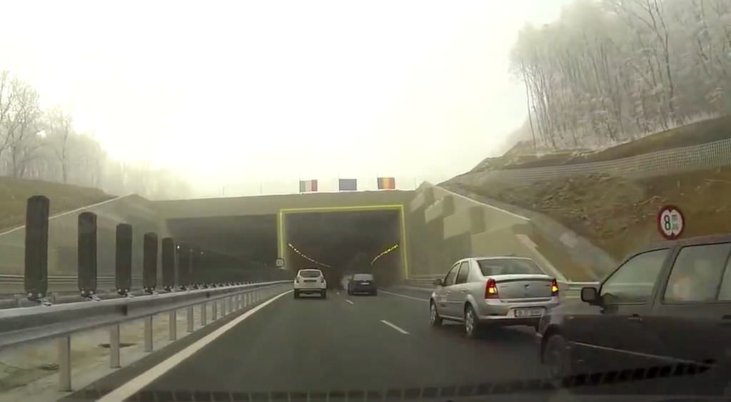 accident grav în tuneul de autostradă de pe a1 de la săcel. două persoane încarcerate!