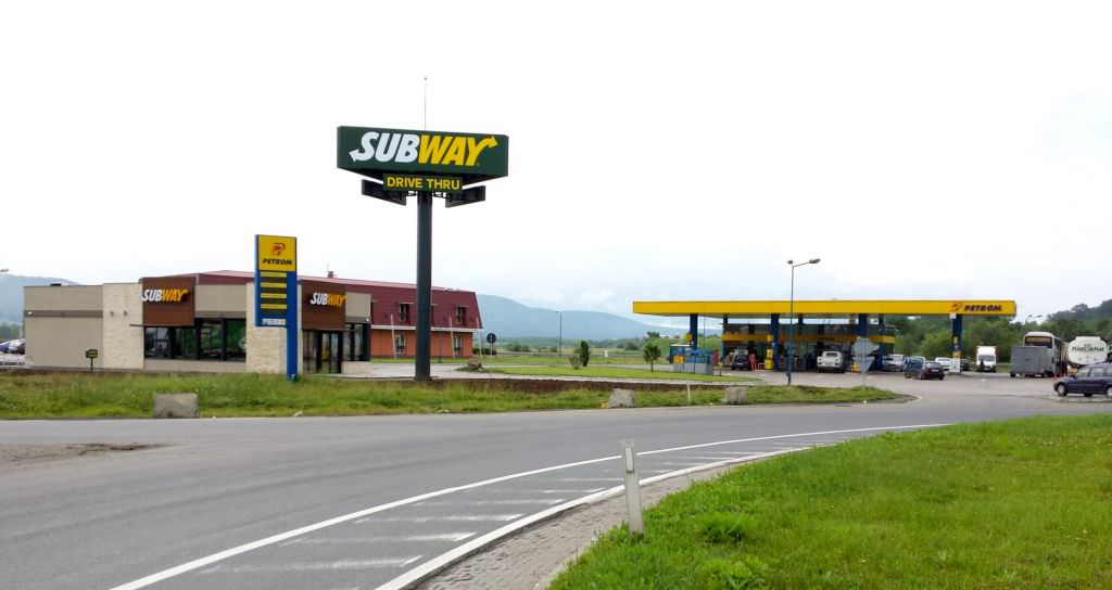 FOTO SUBWAY deschide la Veștem primul restaurant drive-thru din România