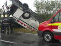 Autocar răsturnat pe DN 1, şapte persoane sunt rănite |VEZI amănunte