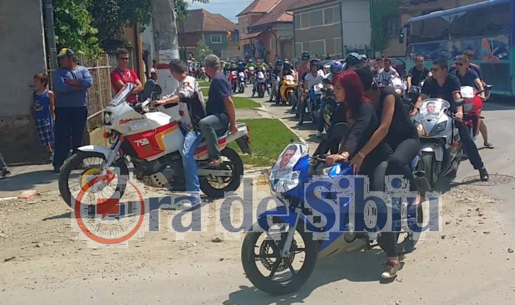 video foto marș cu motoare la înmormântarea motociclistului mort în accidentul de la cristian