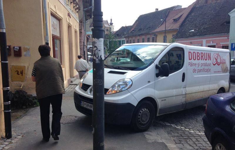 topul mârlanilor - hop cu bus-ul pe trotuar! dă-i în mama lor de pietoni!