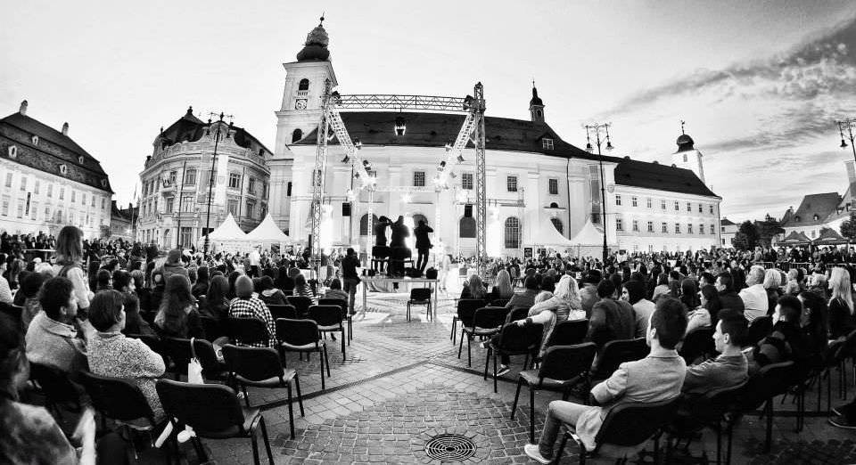 super prezentări de modă vineri și sâmbătă în piața mare la sibiu fashion days