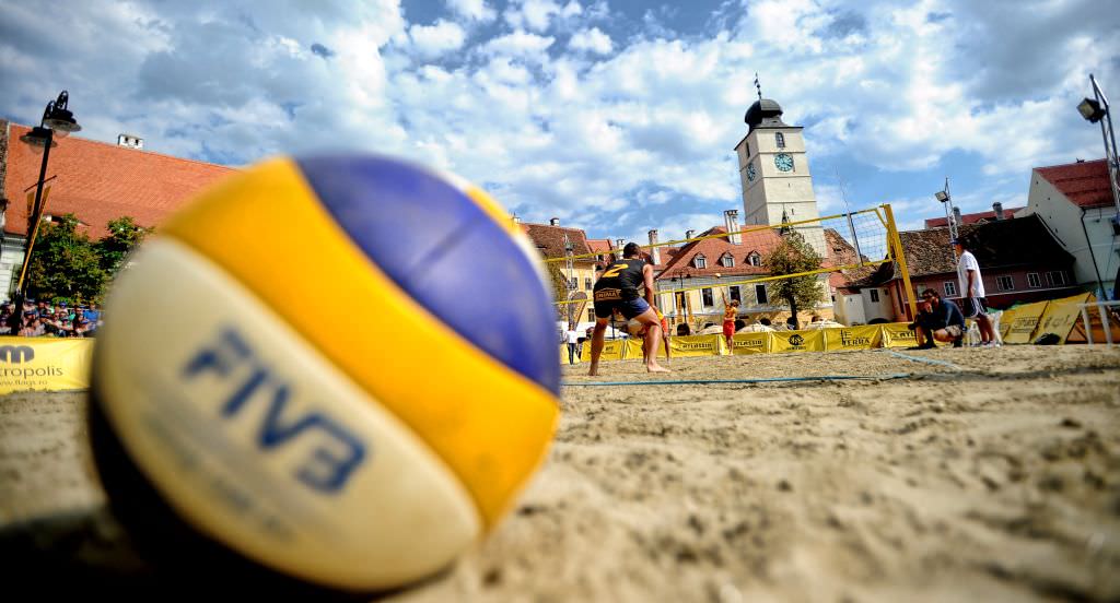 au început înscrierile la a doua ediţie a turneului de volei pe plajă sibiu sands