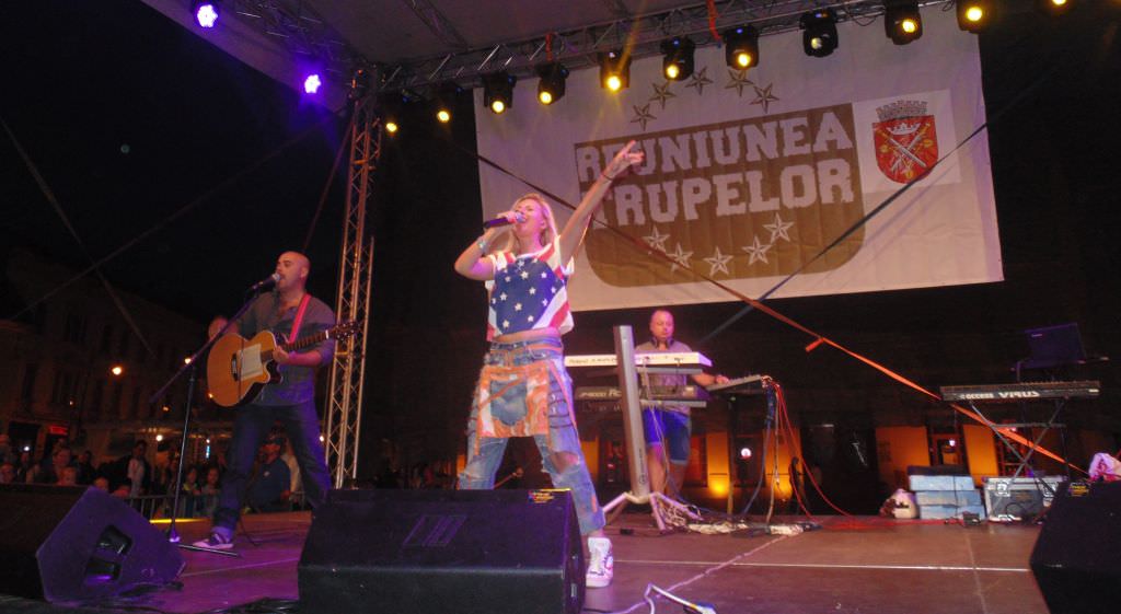 video foto super spectacol la ”reuniunea trupelor” în piața mare. peste 5.000 de spectatori la eveniment!