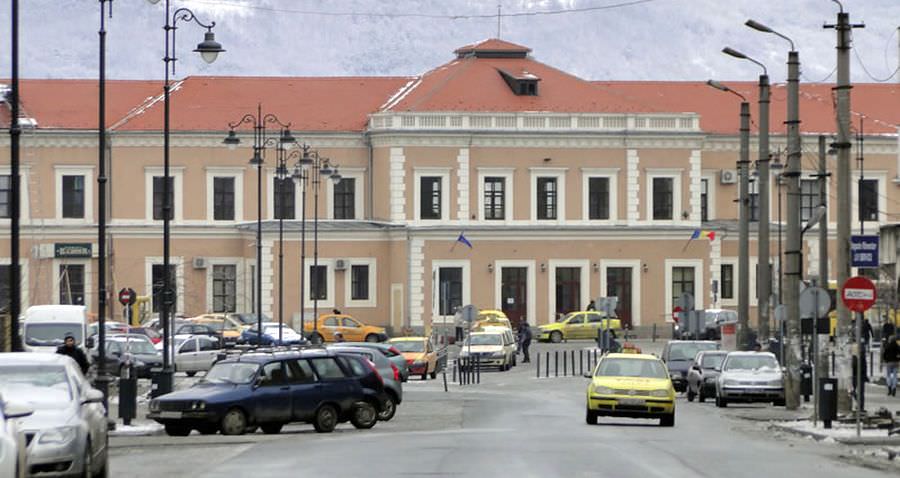 accident în piața gării din sibiu. soț și soție loviți pe trecere de pietoni de o mașină