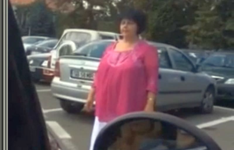 VIDEO Tupeu maxim pe o sibiancă. Iată cum a decis să ocupe un loc de parcare!