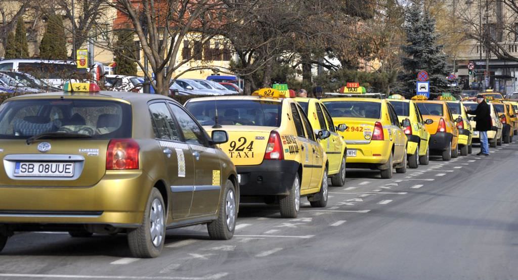 scandal ca în filme la mediaș – cinci tineri s-au luat la harță pentru un taxi