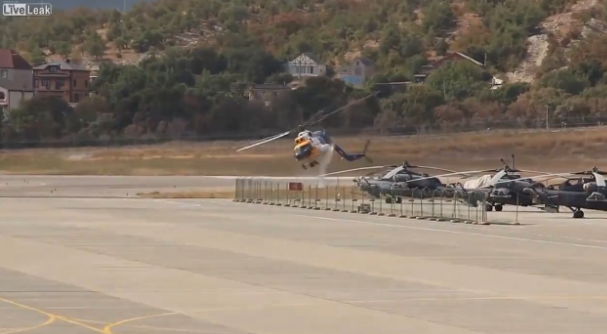 VIDEO ȘOCANT: Un elicopter MI-8 s-a prăbușit pe aeroportul unei stațiuni la Marea Neagră