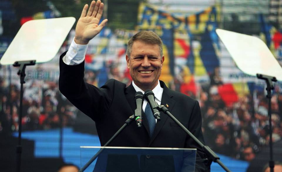 foto 1500 de sibieni la lansarea candidaturii iohannis pentru prezidențiale. soția carmen, în primul rând