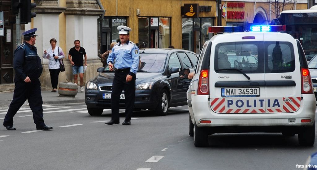 au făcut schimb la volan în fața polițiștilor la tălmăcel. acum s-au ales cu dosare penale!