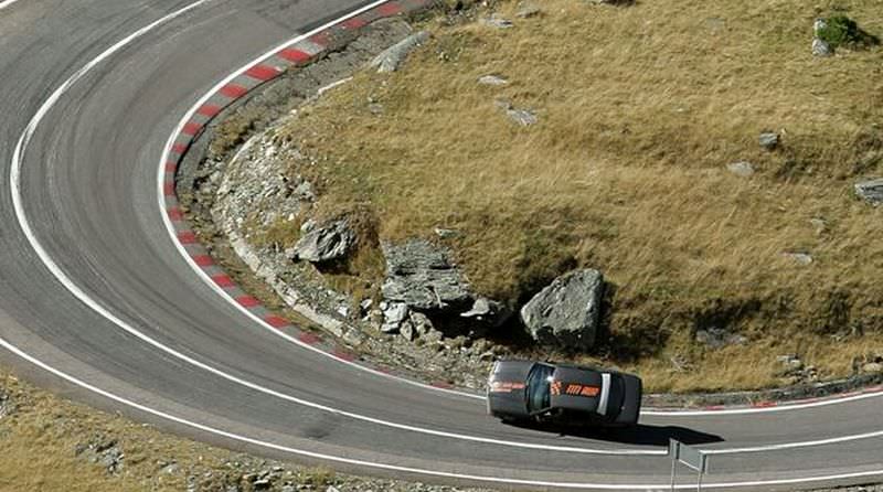 foto: titi aur, super show auto pe două roți pe transfăgărășan. uite ce a ieșit!