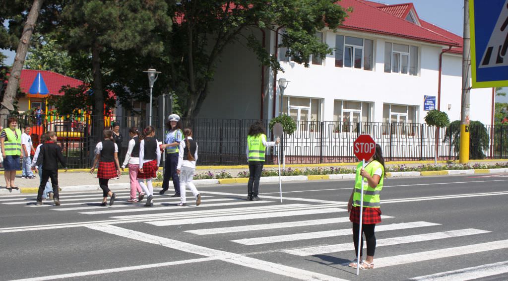 patrulele școlare revin miercuri în zona a patru școli și licee din sibiu