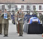 video foto tristețe la ceremonialul de la sibiu pentru cei opt morți în accidentul de elicopter. iohannis a aprins o lumânare