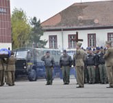 video foto tristețe la ceremonialul de la sibiu pentru cei opt morți în accidentul de elicopter. iohannis a aprins o lumânare