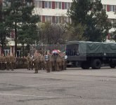 video foto tristețe la ceremonialul de la sibiu pentru cei opt morți în accidentul de elicopter. iohannis a aprins o lumânare