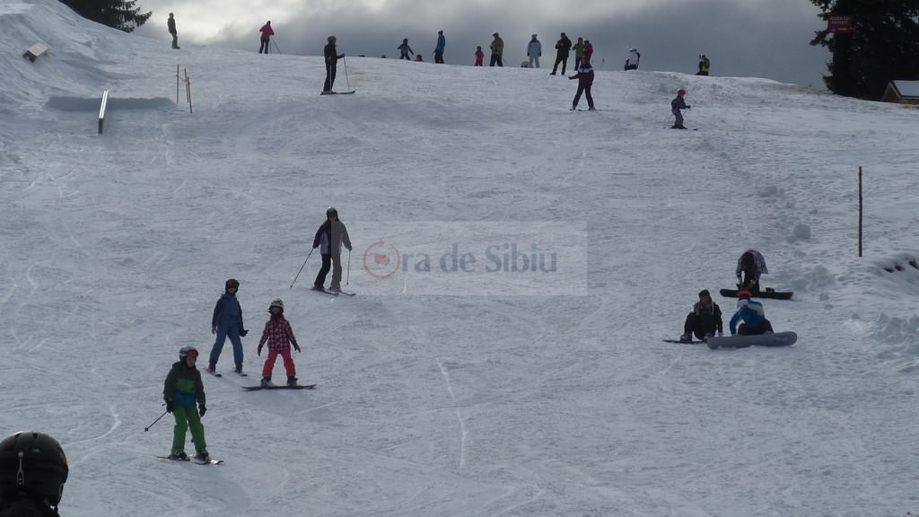 video foto s-a deschis arena platoș. diseară e un super party la păltiniș (imagini de pe pârtie)