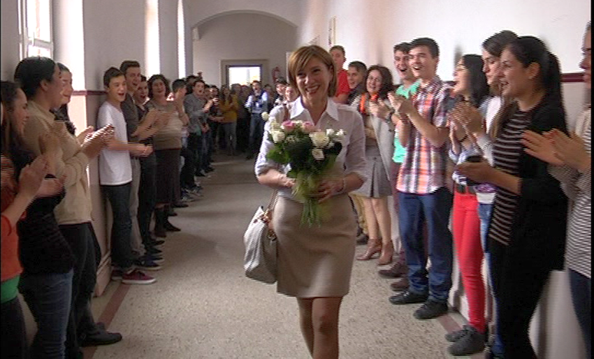 surpriza făcută de carmen iohannis pentru elevii săi din clasa a ix-a de la ”gheorghe lazăr”