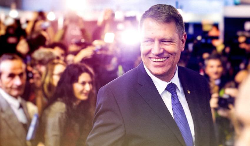 FOTO Preşedintele KLAUS IOHANNIS îmbrăcat în Moş Crăciun. Poza e amuzantă!