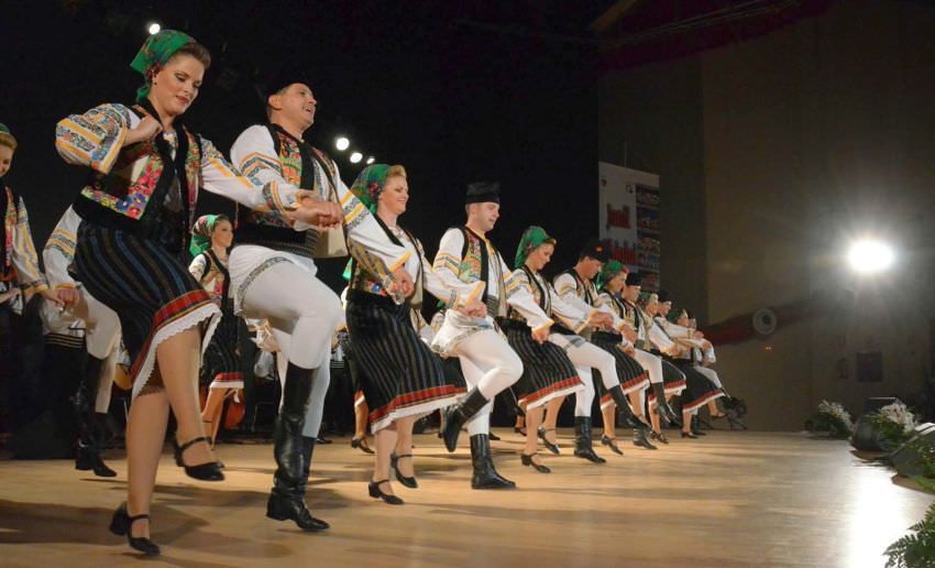 Regal folcloric la Festivalul Naţional “Ioan Macrea” Sibiu 2014