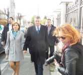 video foto primarul klaus iohannis a votat - aplauze la ieșirea din secția de votare