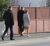 video foto primarul klaus iohannis a votat - aplauze la ieșirea din secția de votare