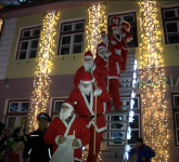 video foto la cisnădie a fost inaugurat cel mai înalt brad de crăciun din românia