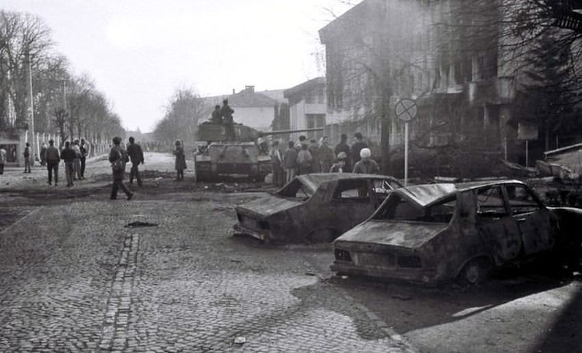 video - istoricul revoluţiei din decembrie 1989 la sibiu. detalii și imagini memoriabile de acum 26 de ani!