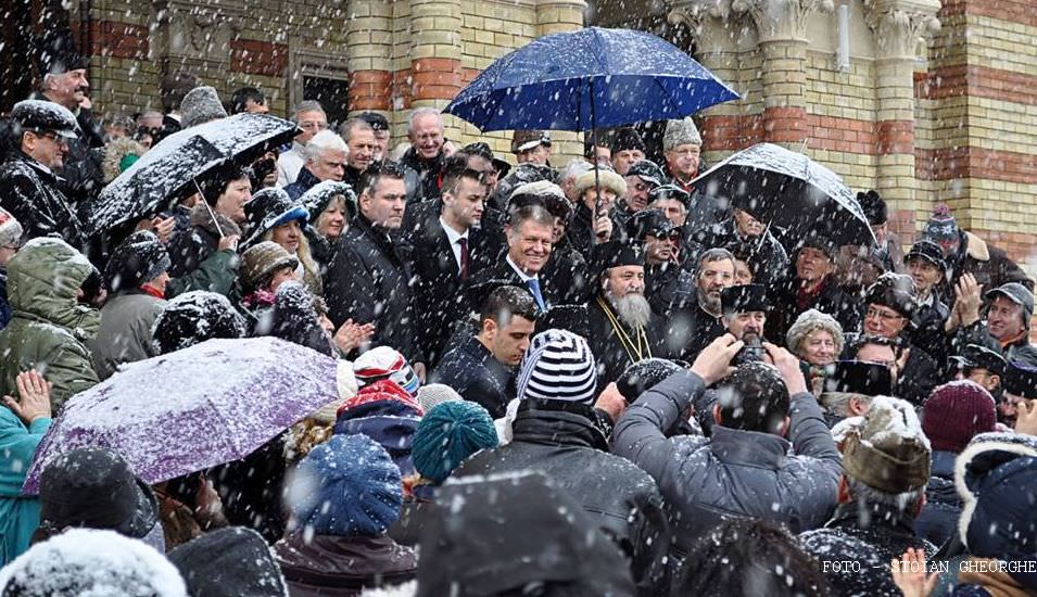 video iohannis la slujba de duminică de la catedrala mitropolitană din sibiu. imagini inedite!